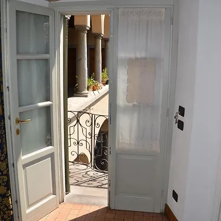 Angolo Del Poeta Bed and breakfast 2*
